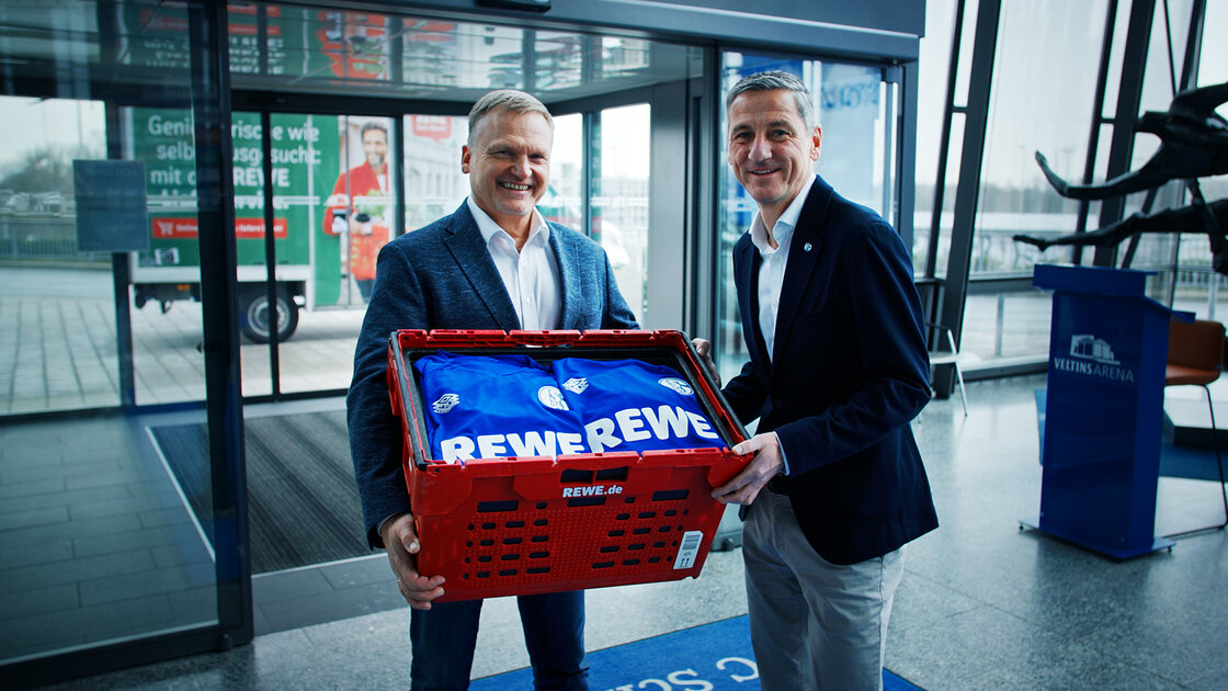 REWE wird Trainingskit-Partner des FC Schalke 04 | REWE Presse