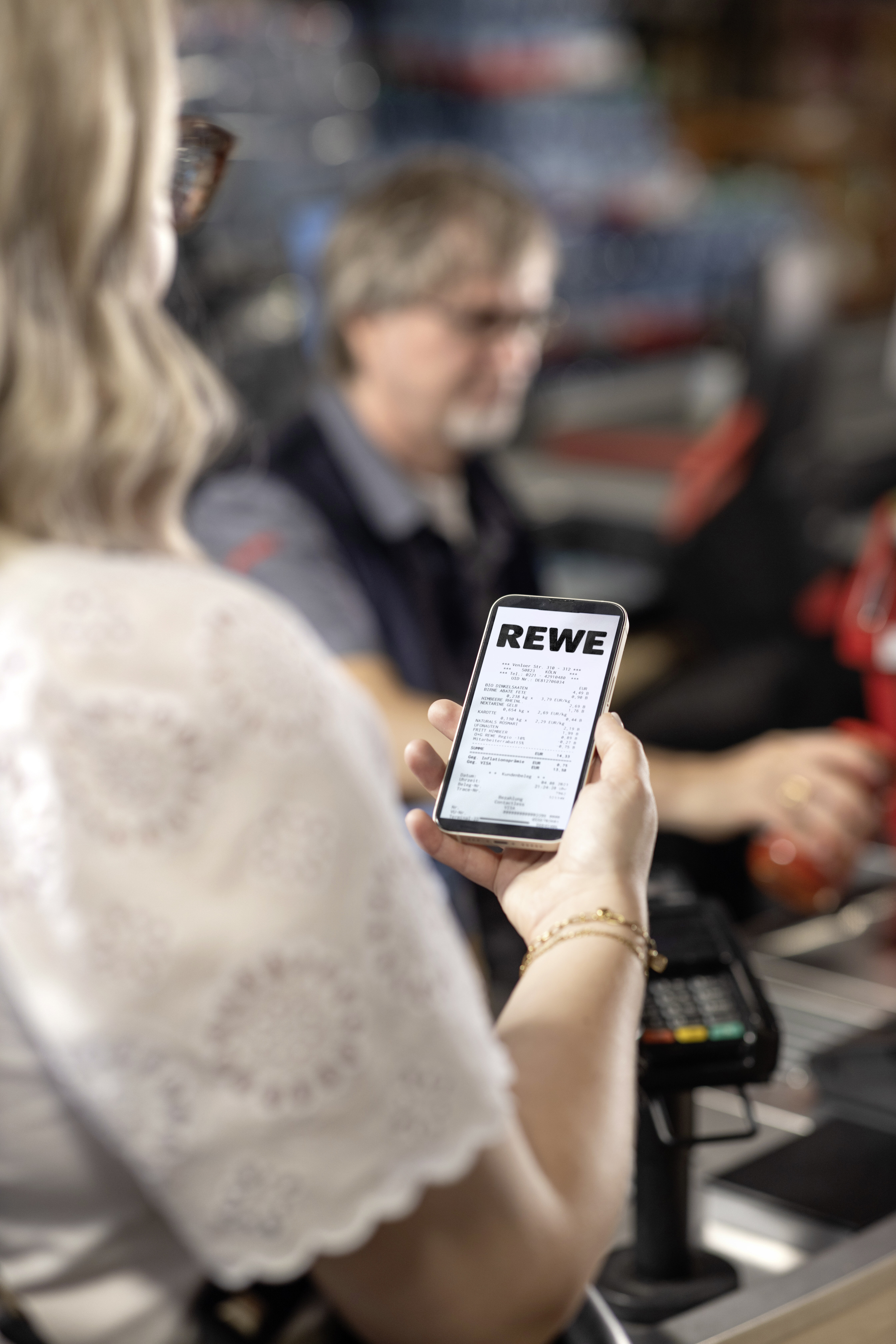 REWE APP und Ebon auf dem Handy im Hochformat