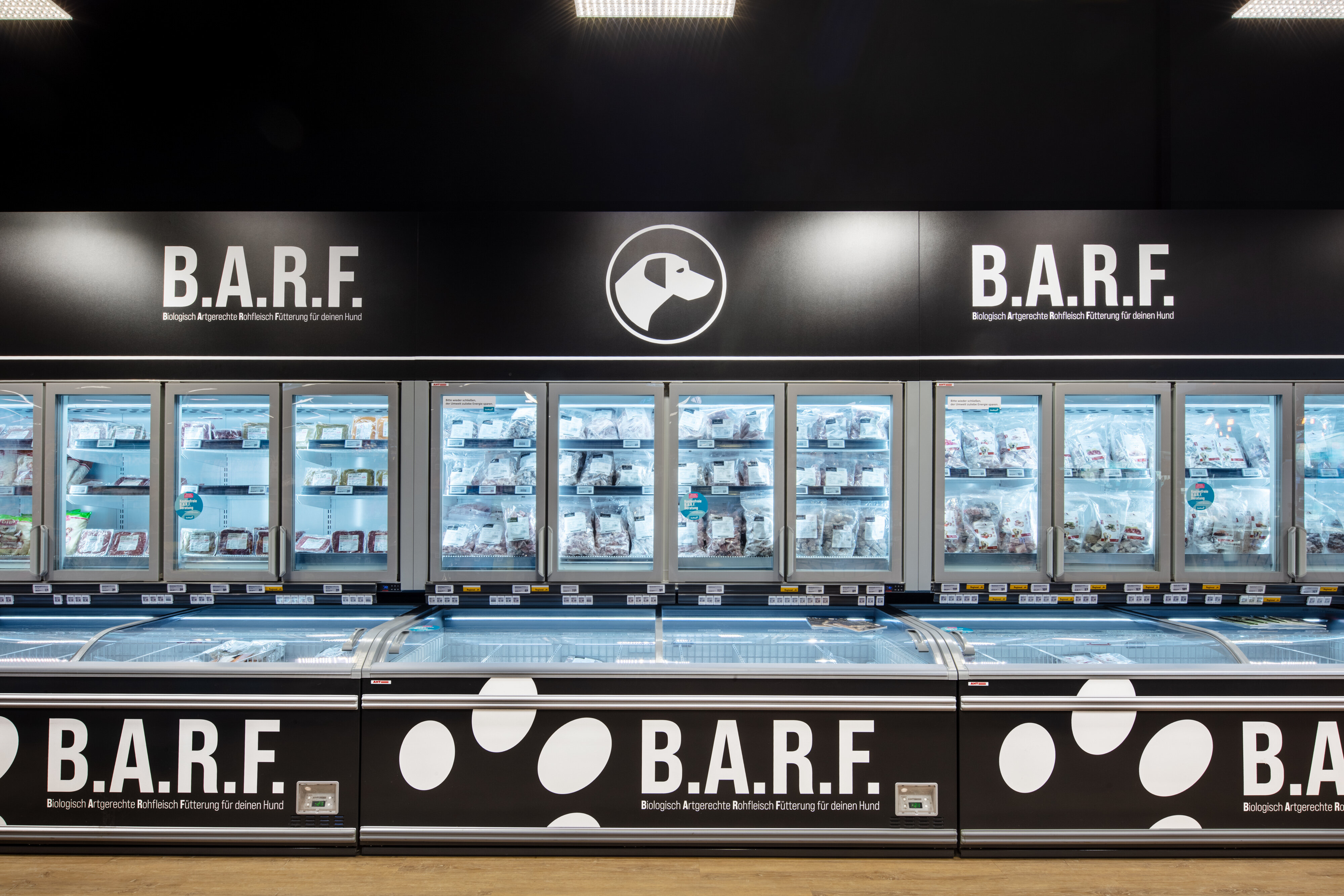 Das B.A.R.F.-Regal im ZooRoyal-Markt