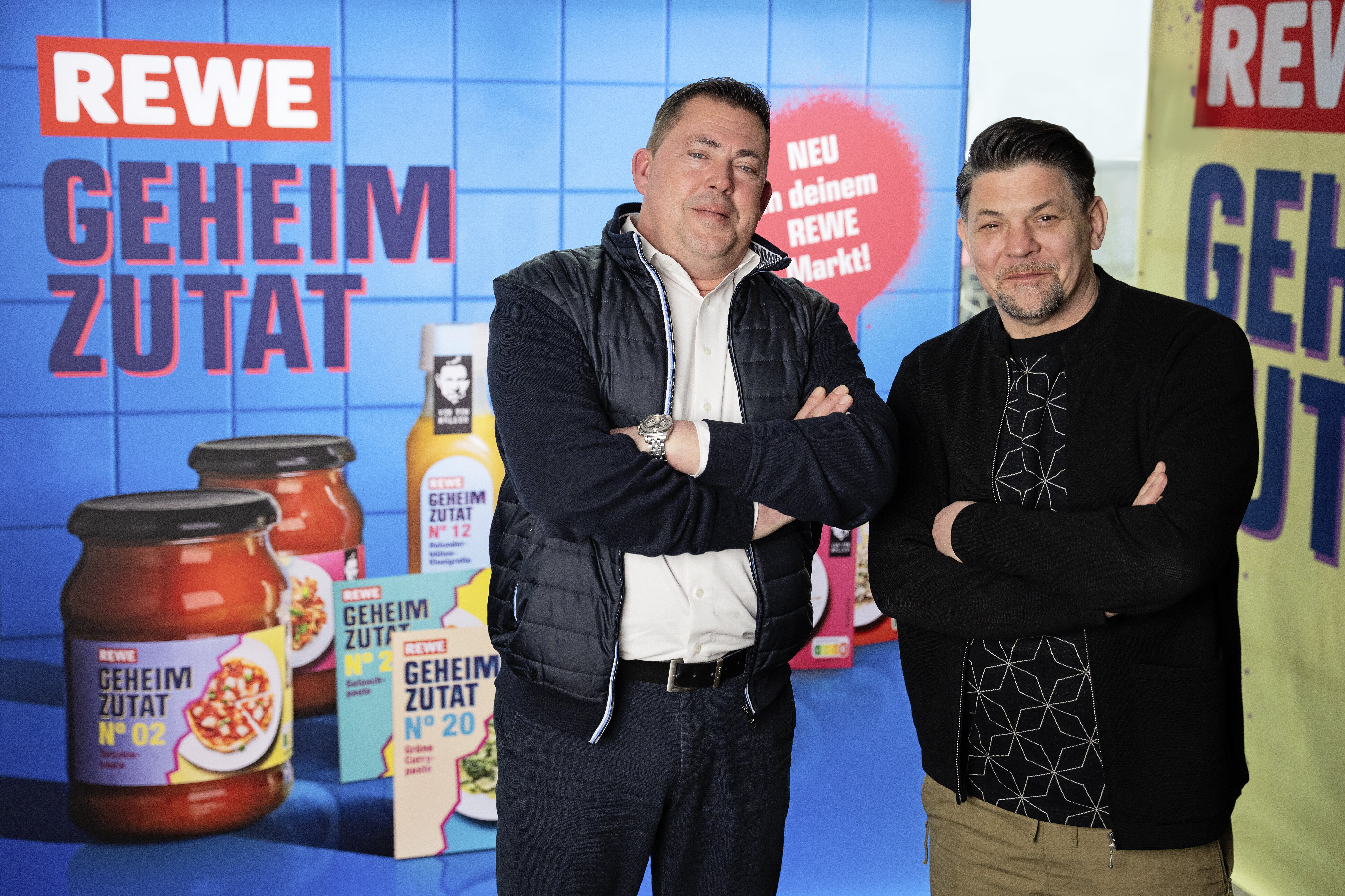 Jochen Vogel, Vorsitzender der Geschäftsleitung der REWE Nord und Tim Mälzer