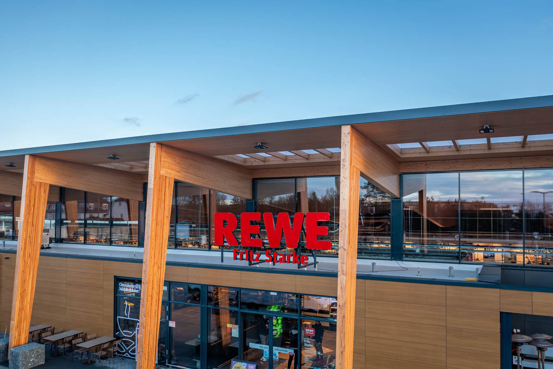 AuÃenansicht Eiingang von REWE Markt Ottendorf