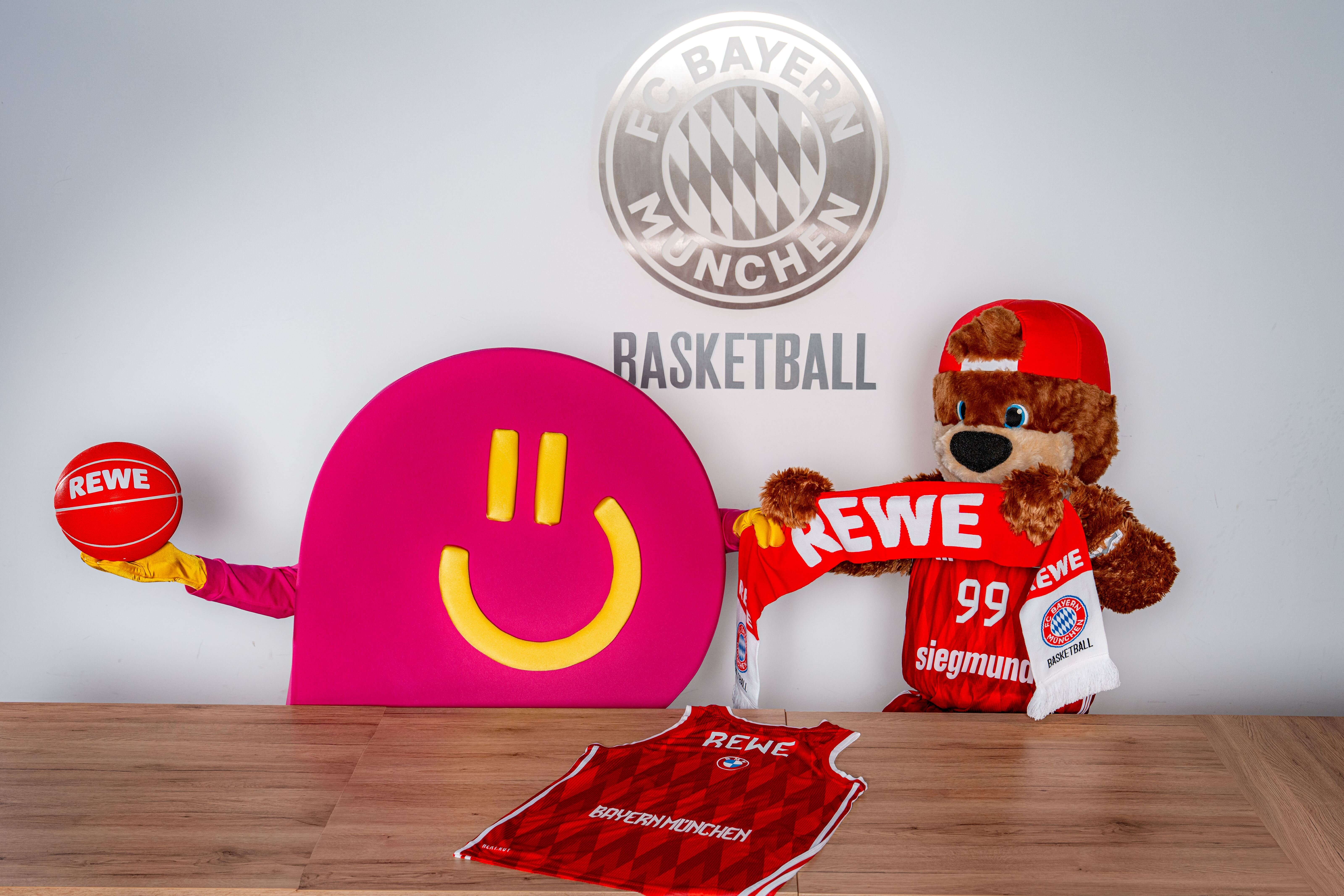 REWE Bonus Maskottchen Bo und FC Bayern Maskottchen Ben
